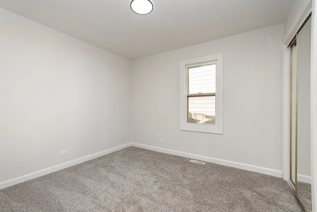 $324,900 | 2424 East Thornwood Drive, Lindenhurst, IL 60046