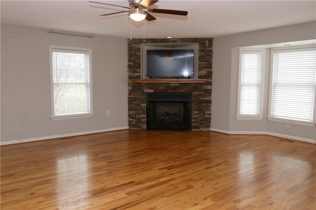 508 West Quincy Road Seneca, SC 29678 - Photo 4 of 23 Gallery Image 4