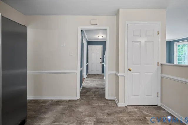 a view of a livingroom with wooden floor and closet