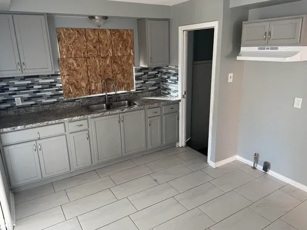 $1,250 | 16127 St Marys Street, Detroit, MI 48235