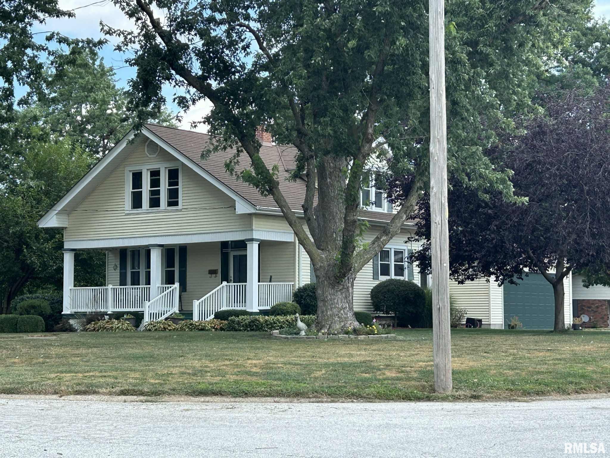 1006 Christopher Court Quincy, IL 62305 - Photo 3 of 28