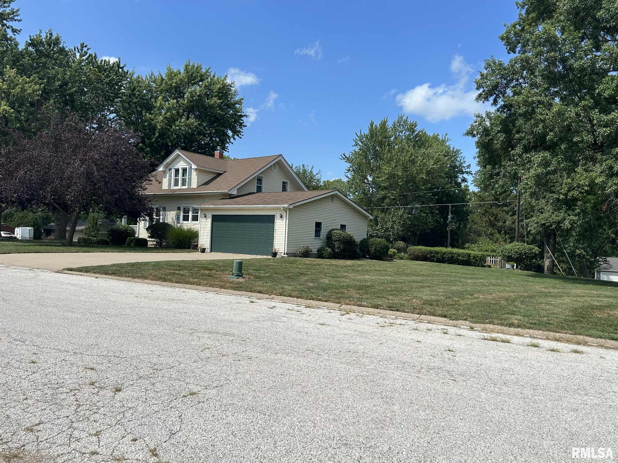 1006 Christopher Court Quincy, IL 62305 - Photo 5 of 28