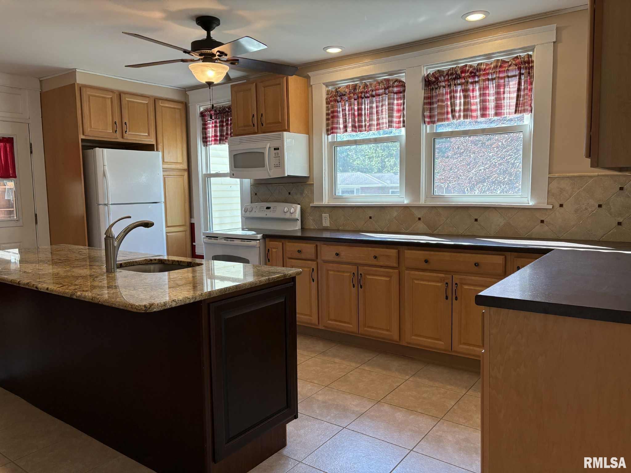 1006 Christopher Court Quincy, IL 62305 - Photo 7 of 28