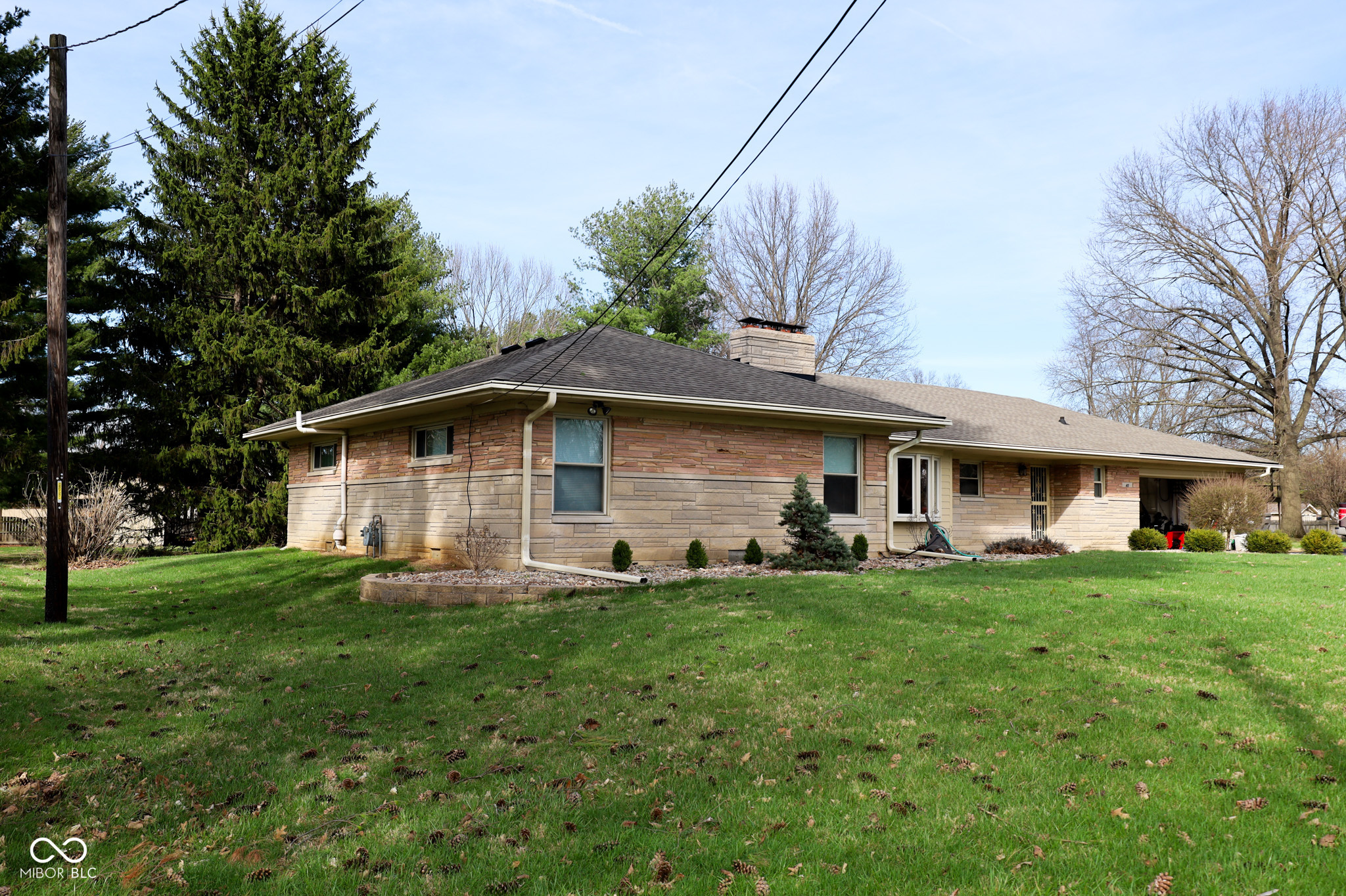 40 West Banta Road Indianapolis, IN 46217 - Photo 2 of 34
