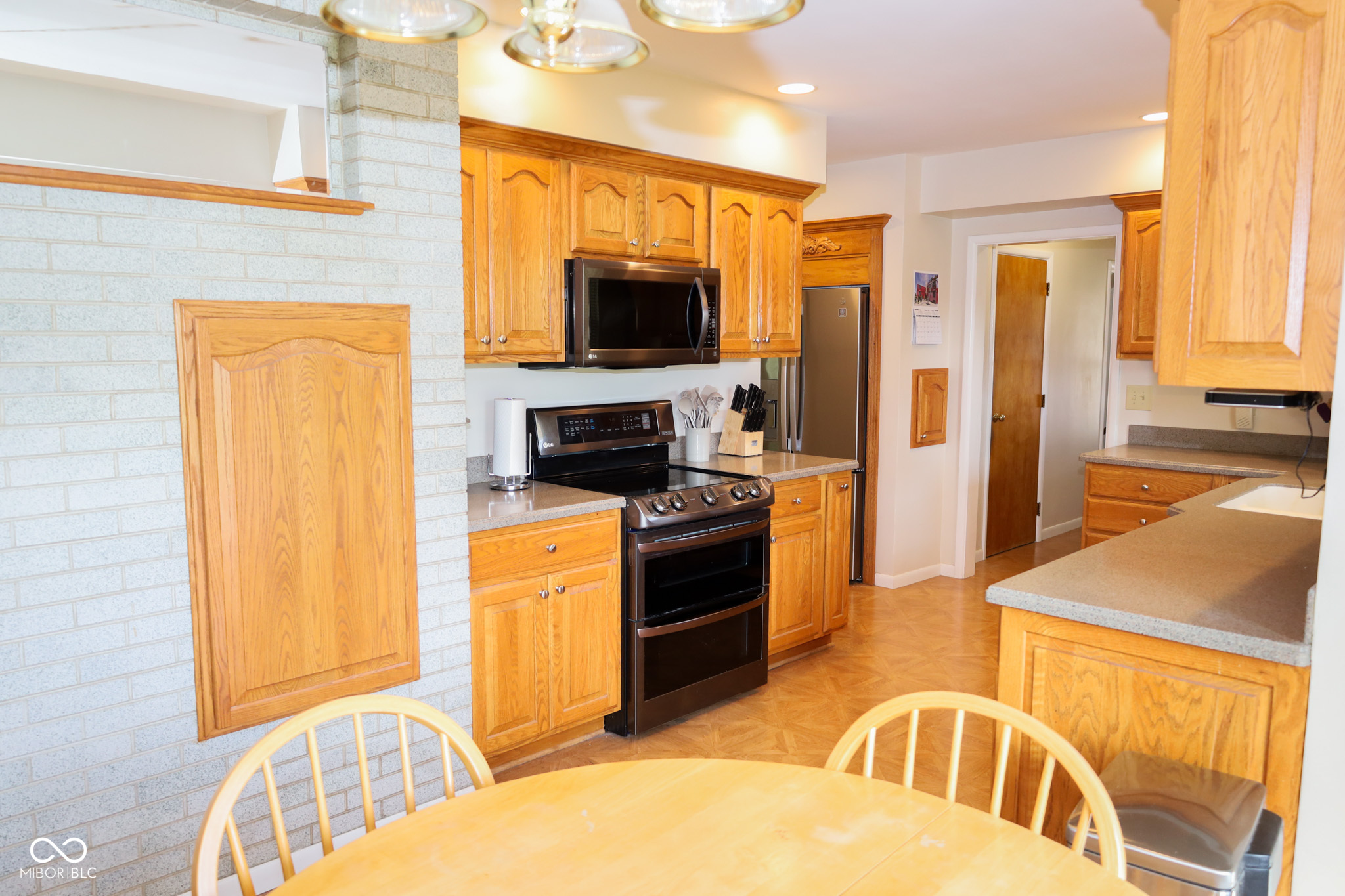 40 West Banta Road Indianapolis, IN 46217 - Photo 4 of 34