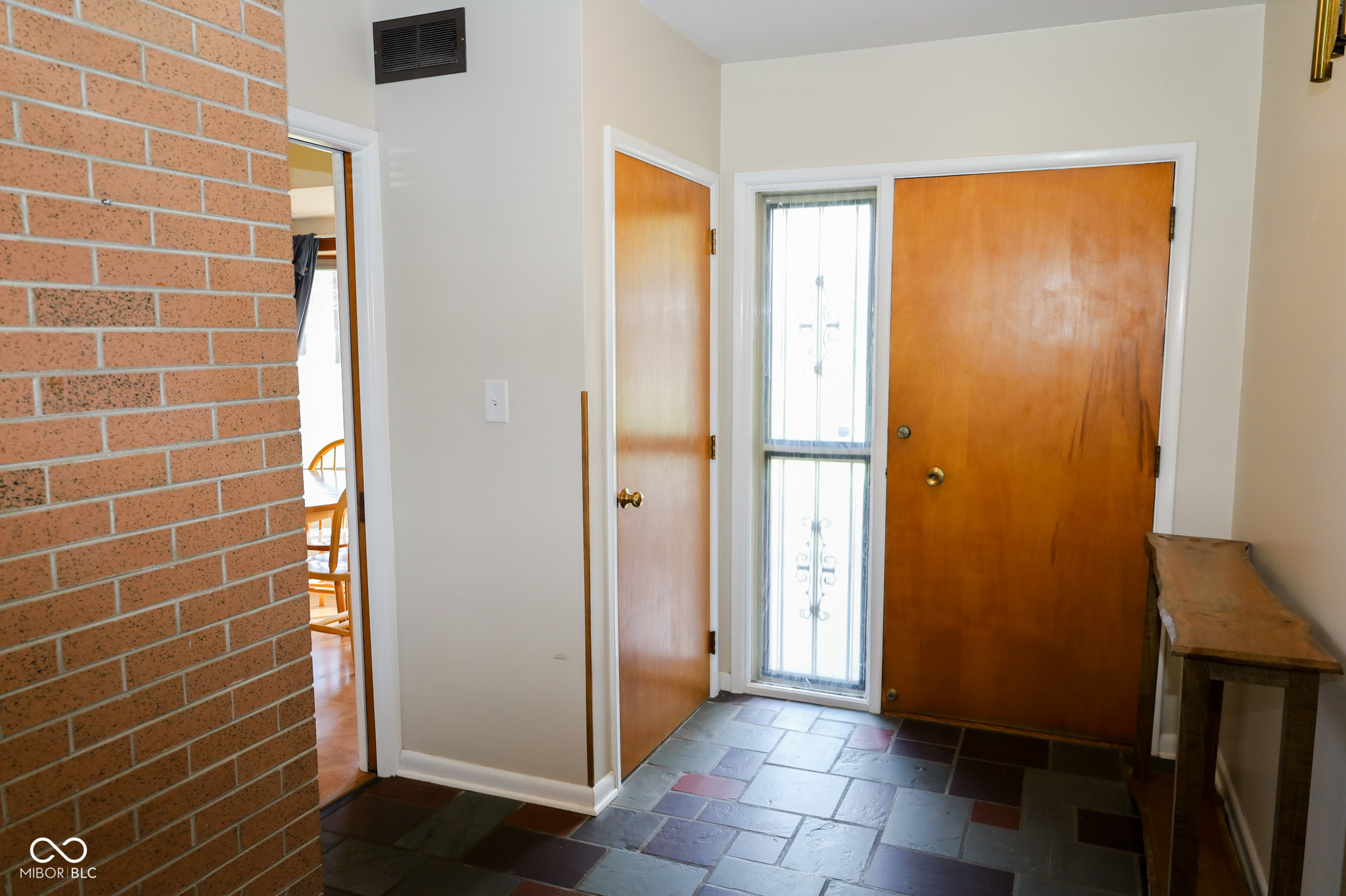 40 West Banta Road Indianapolis, IN 46217 - Photo 5 of 34
