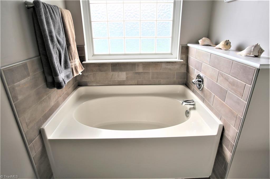 4709 Ridgefall Road Greensboro, NC 27410 - Photo 15 of 23