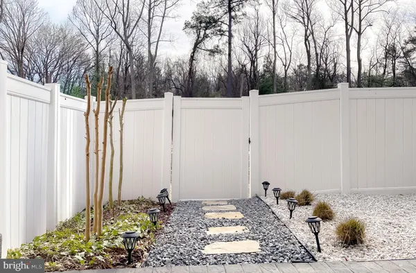 $2,950 | 23810 Myrtle Glen Way, California, MD 20619