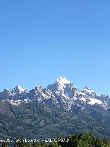 $6,975,000 | 10200 North West Meadow Road, Jackson, WY 83001