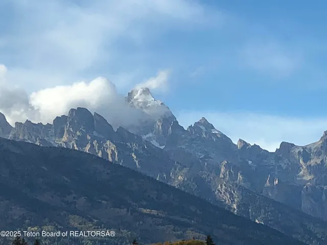 $6,975,000 | 10200 North West Meadow Road, Jackson, WY 83001