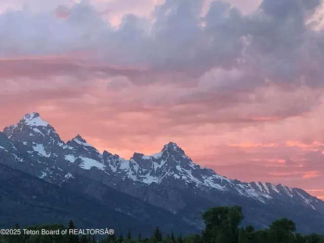 $6,975,000 | 10200 North West Meadow Road, Jackson, WY 83001