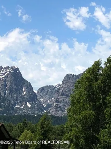 $6,975,000 | 10200 North West Meadow Road, Jackson, WY 83001