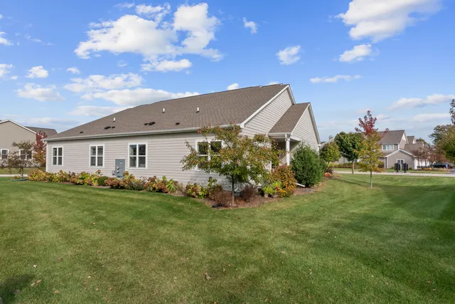 $390,900 | 757 Bridlewood Drive, Hartford, WI 53027