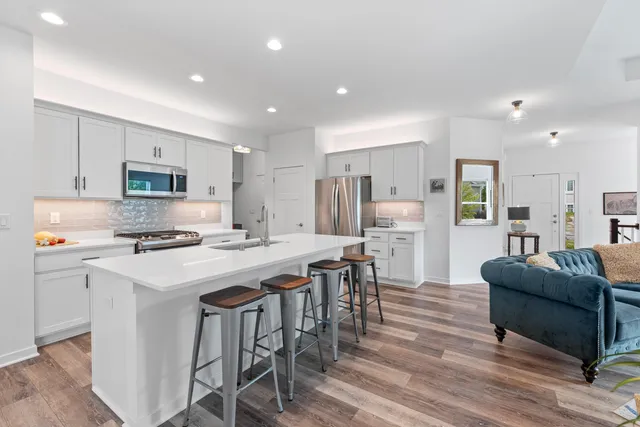 $390,900 | 757 Bridlewood Drive, Hartford, WI 53027