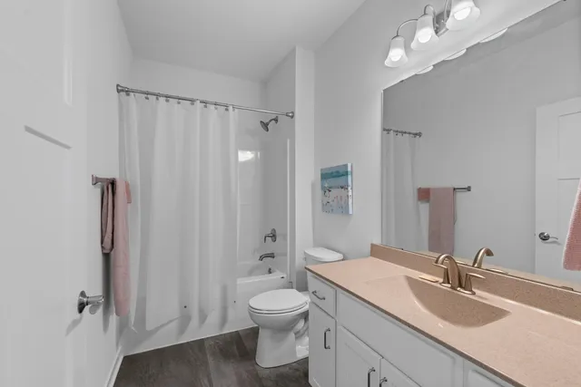 $390,900 | 757 Bridlewood Drive, Hartford, WI 53027