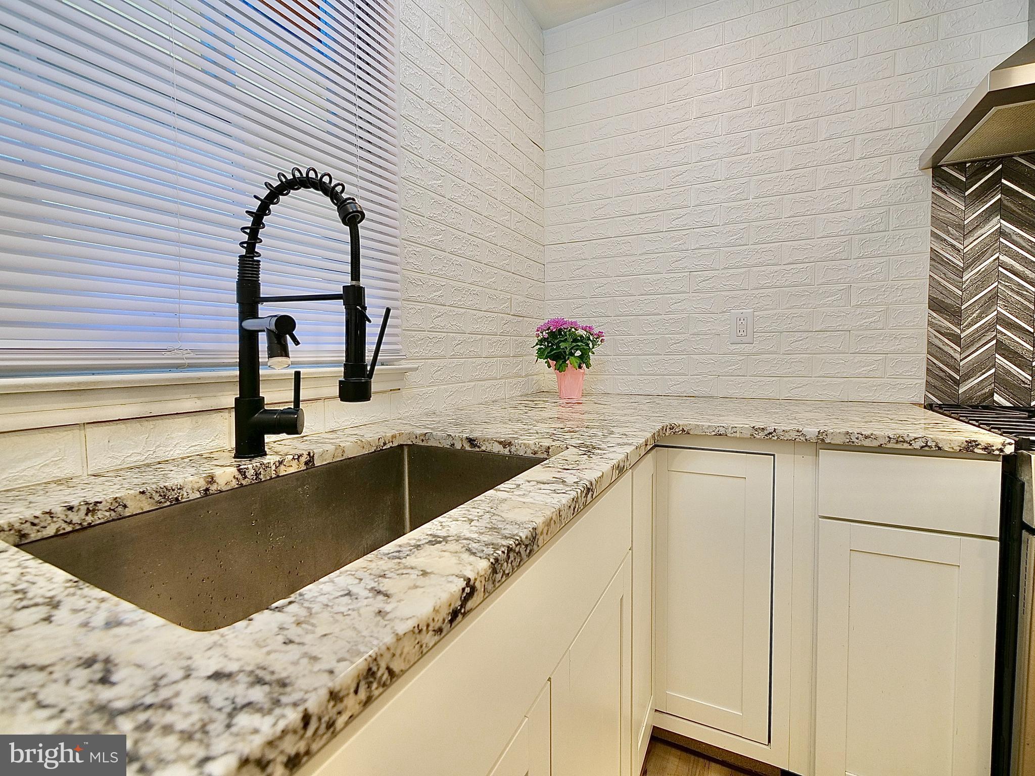 209 Scottfield Turn Newark, DE 19713 - Photo 32 of 62 Kitchen with Huge Sink