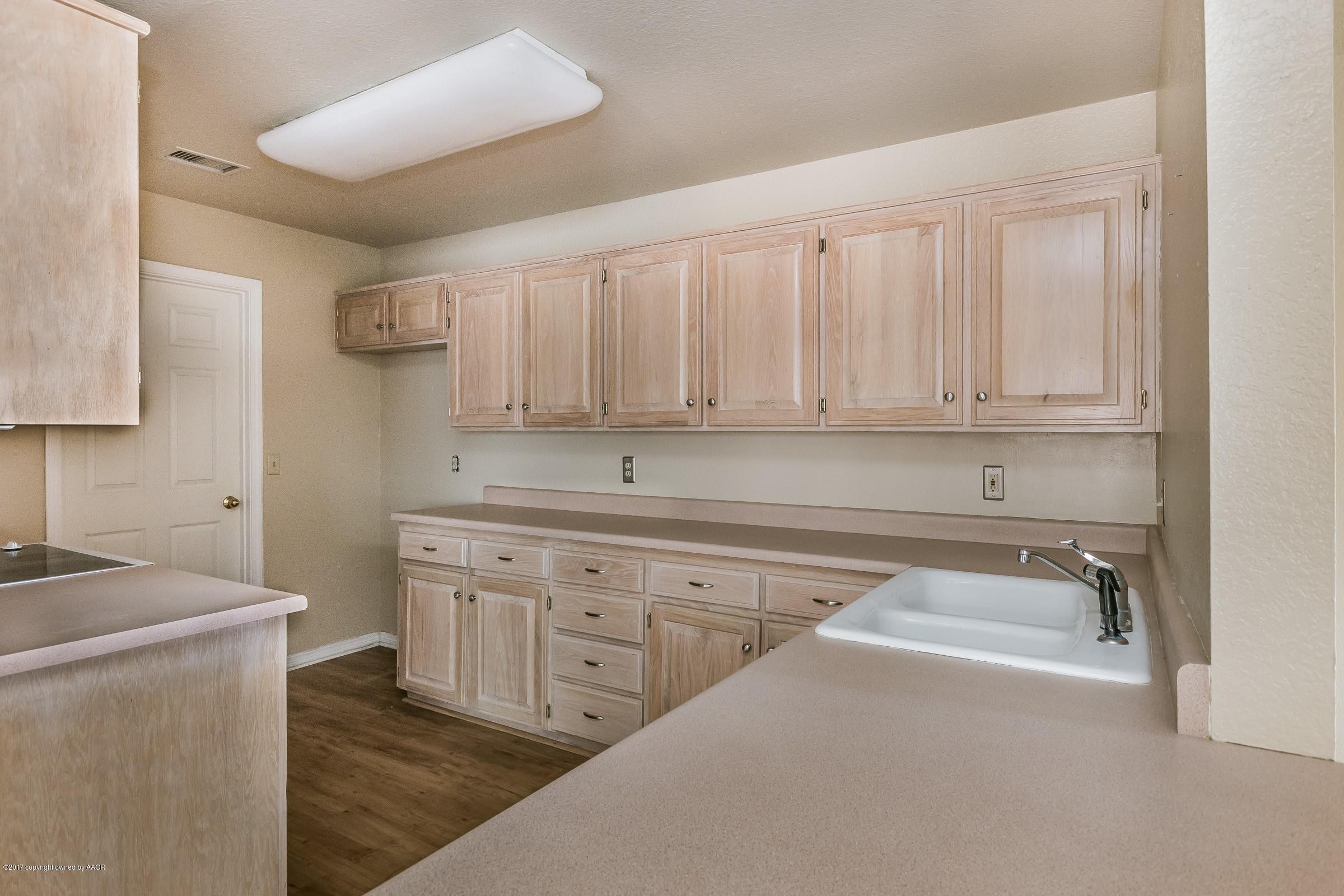 3121 Hobbs Road Amarillo, TX 79109 - Photo 5 of 13 004_Kitchen_