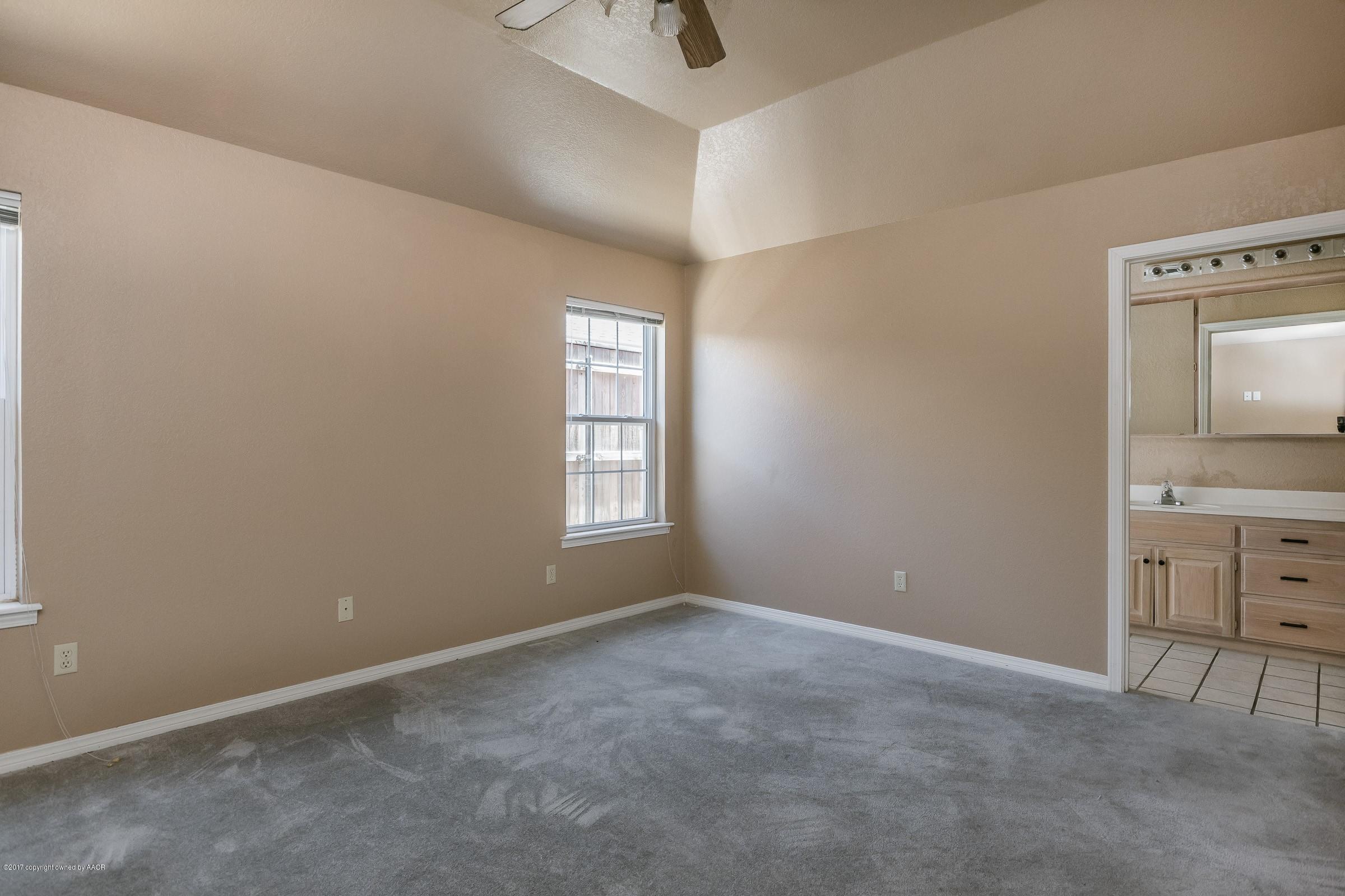 3121 Hobbs Road Amarillo, TX 79109 - Photo 8 of 13 007_Master Bedroom_