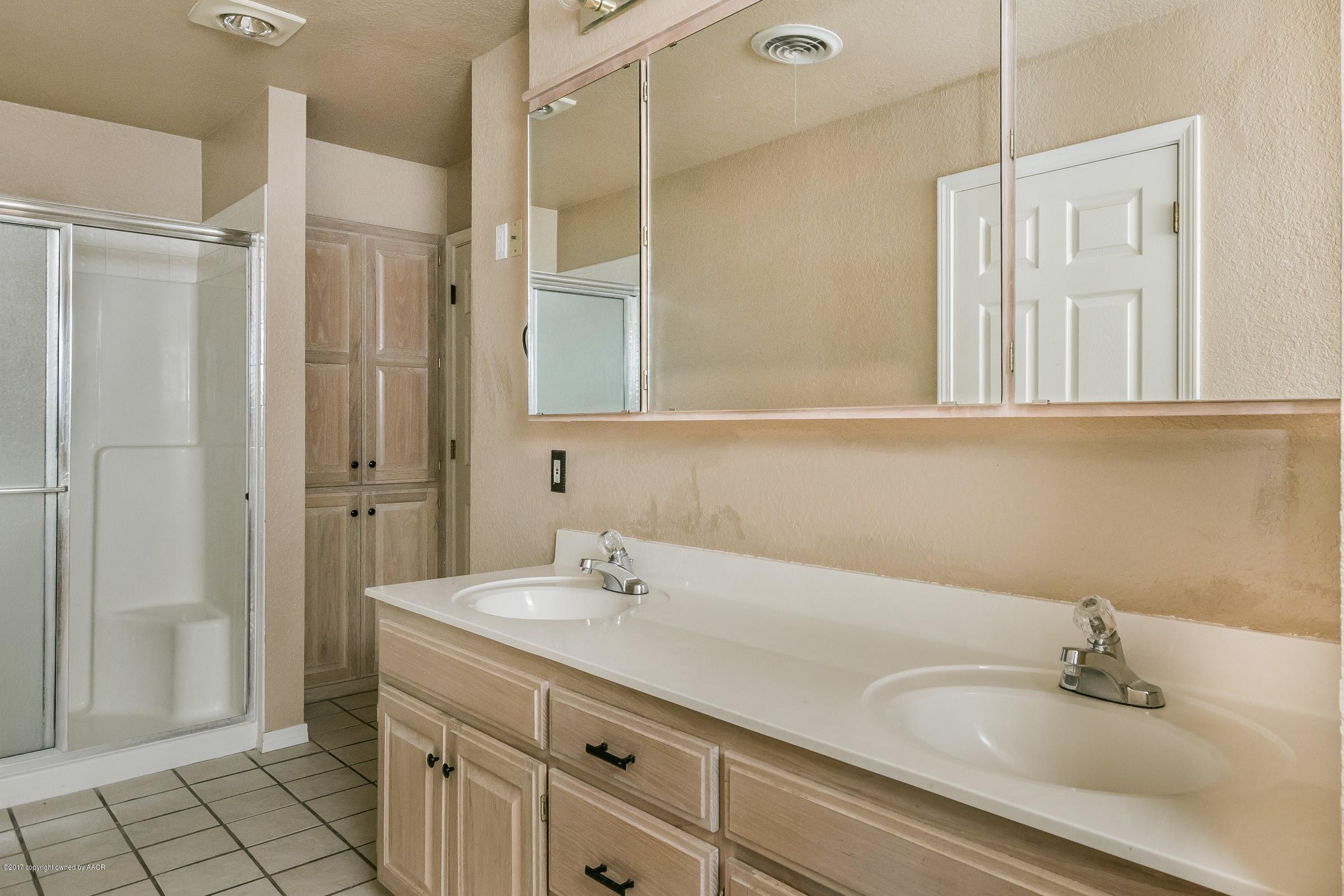 3121 Hobbs Road Amarillo, TX 79109 - Photo 9 of 13 008_Master Bathroom_