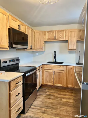 $275,000 | 47 Bunce Drive, Manchester, CT 06040