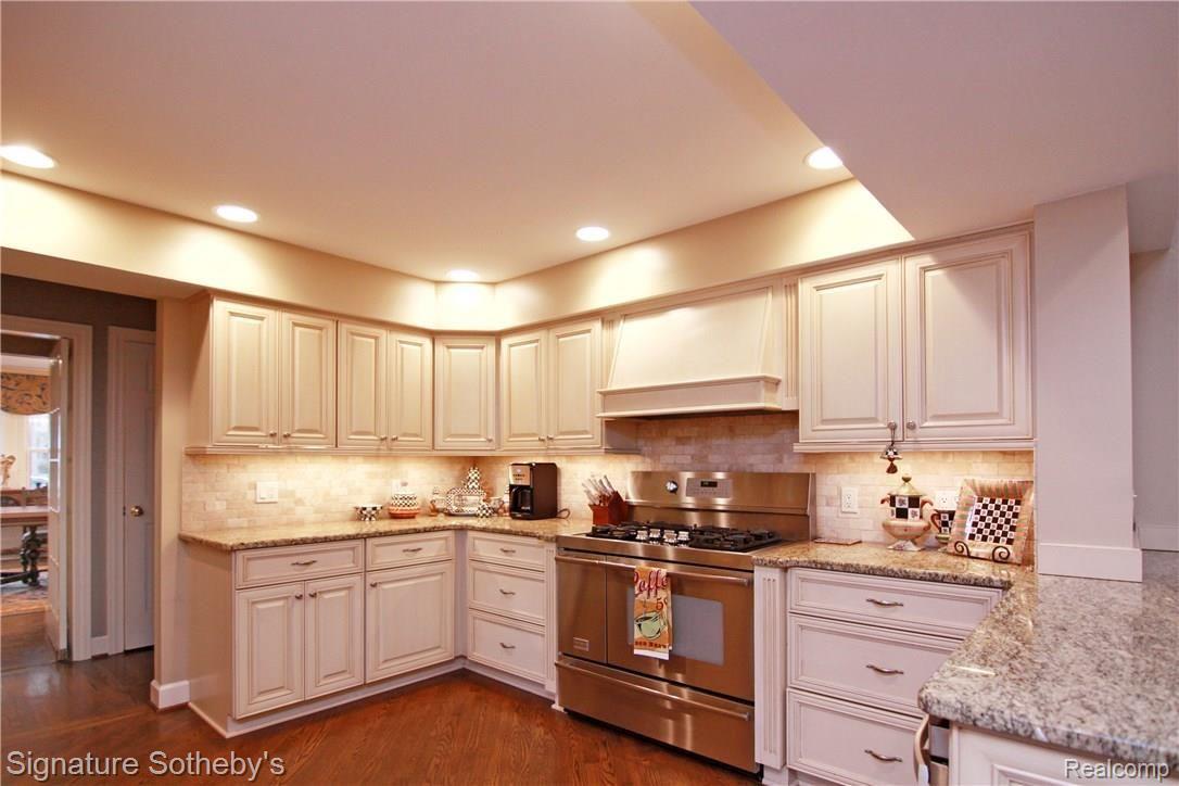 770 North Cranbrook Road Bloomfield Hills, MI 48301 - Photo 12 of 39 8.jpg