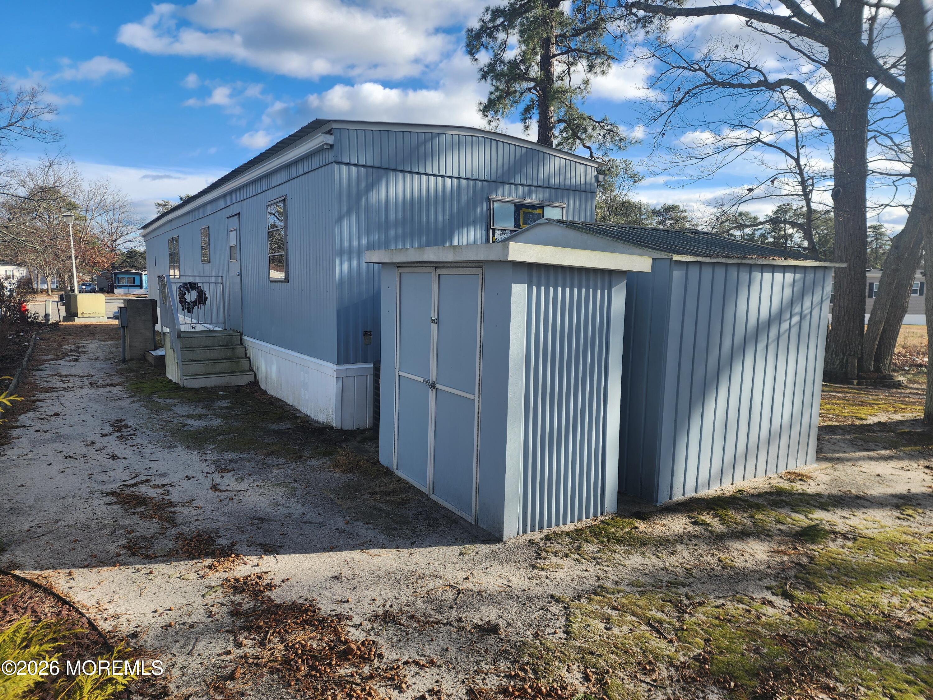 6 Ermine Court Whiting, NJ 08759 - Photo 3 of 9 a backyard of a house