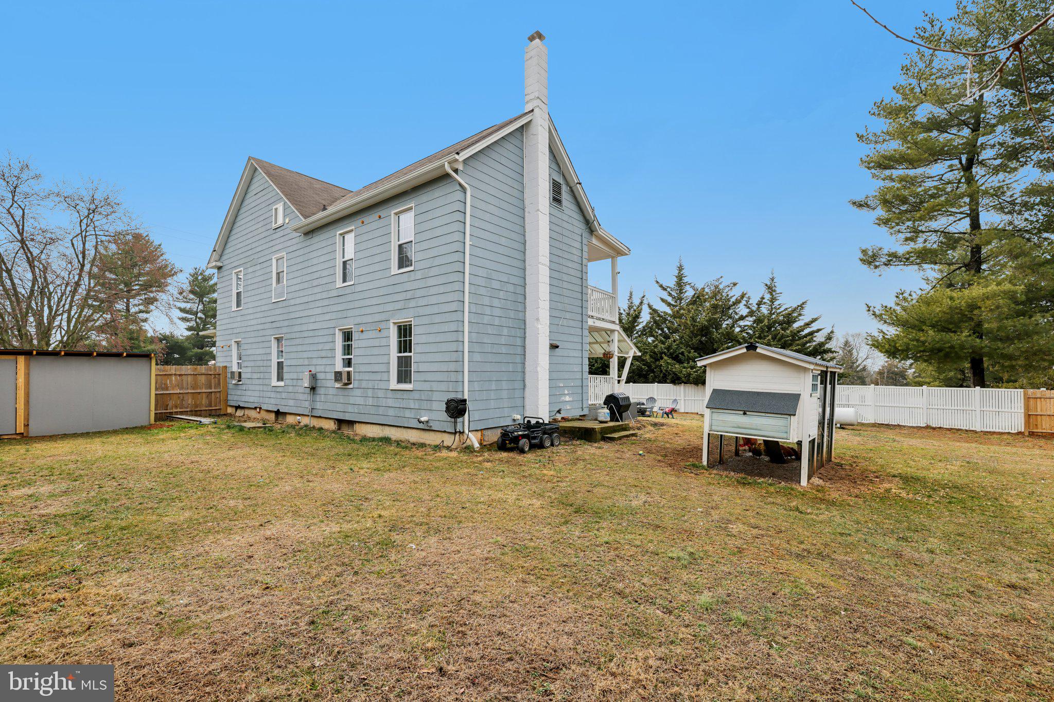 22538 Old Georgetown Road Smithsburg, MD 21783 - Photo 44 of 50 a backyard of a house with table and chairs