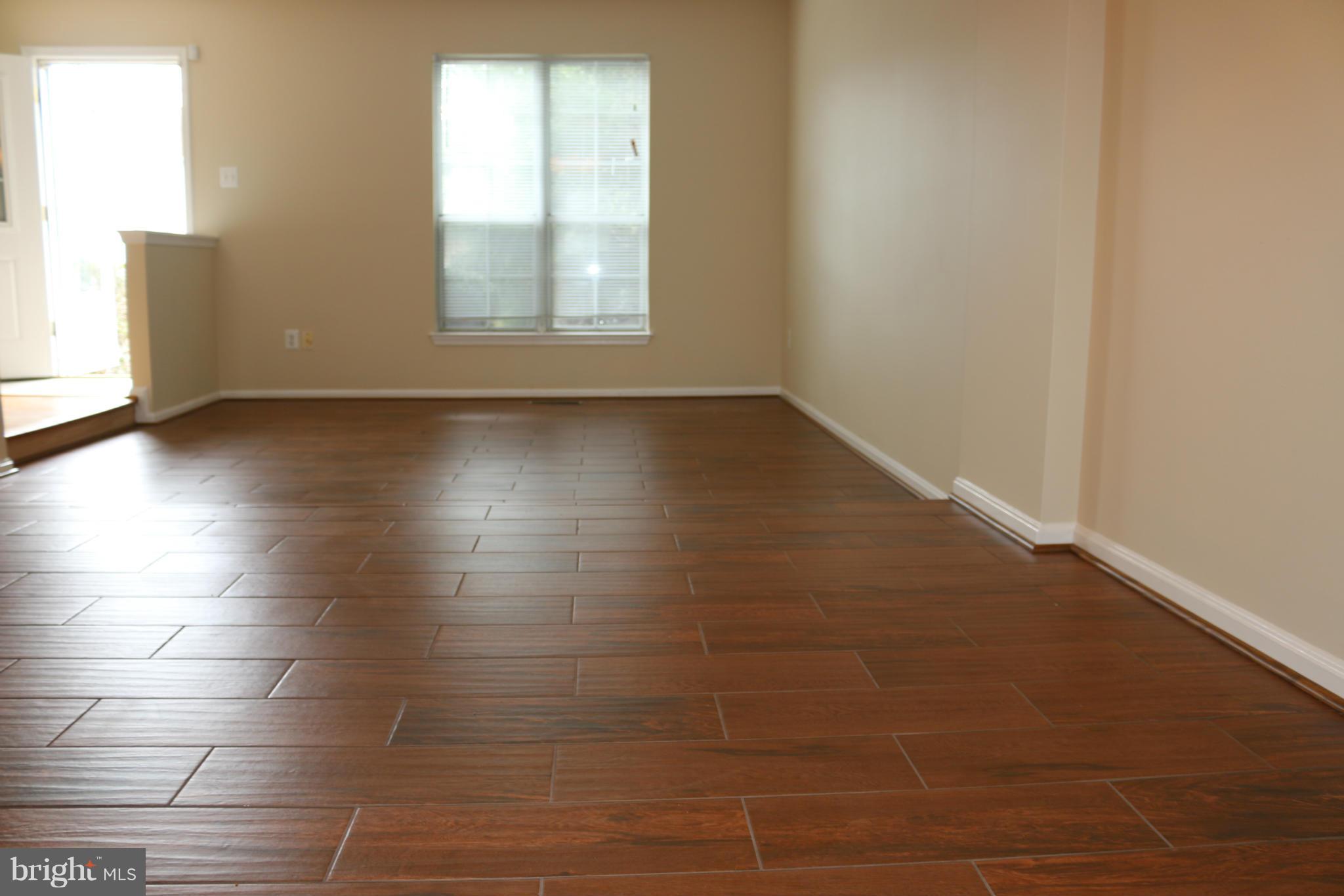14853 Hammersmith Circle Silver Spring, MD 20906 - Photo 5 of 15 Living Room