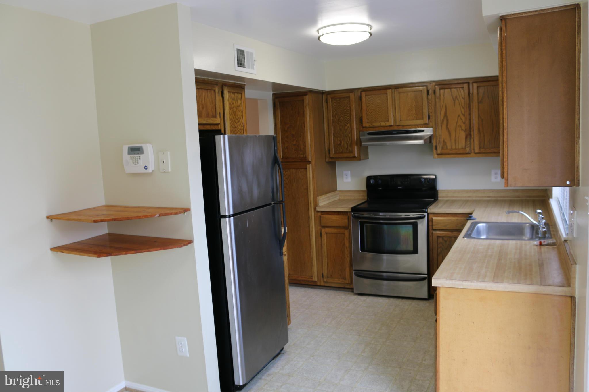 14853 Hammersmith Circle Silver Spring, MD 20906 - Photo 6 of 15 Kitchen