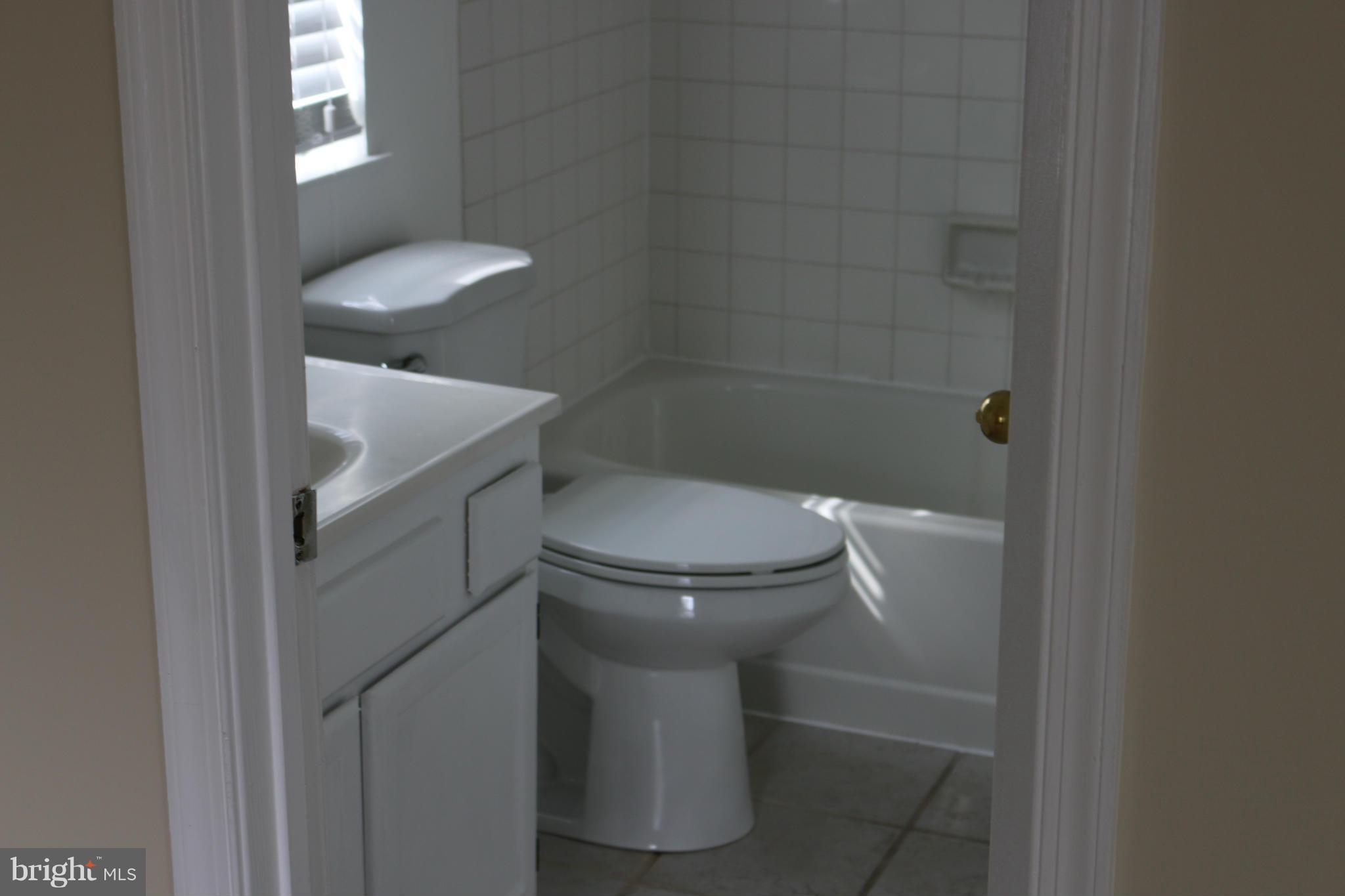 14853 Hammersmith Circle Silver Spring, MD 20906 - Photo 8 of 15 Bath