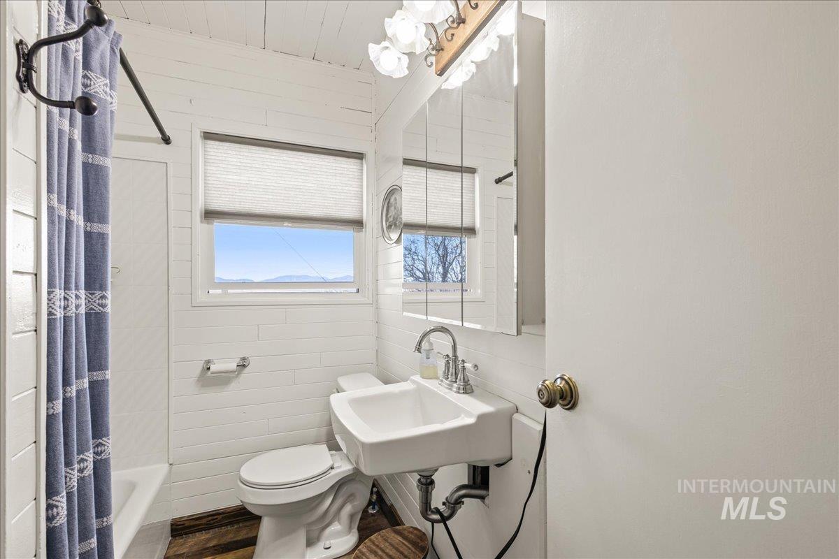 19454 Idaho Road Worley, ID 83876 - Photo 19 of 50 Bathroom featuring tile walls and shower / bath combo