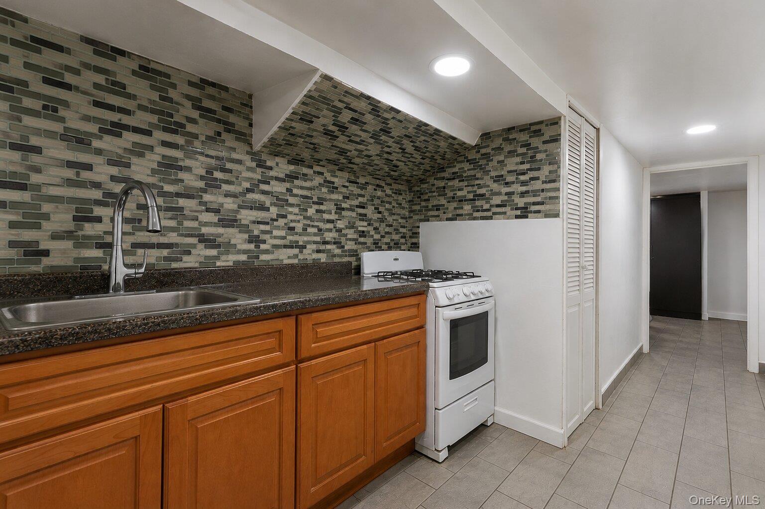 86-19 79th Street Queens, NY 11421 - Photo 22 of 27