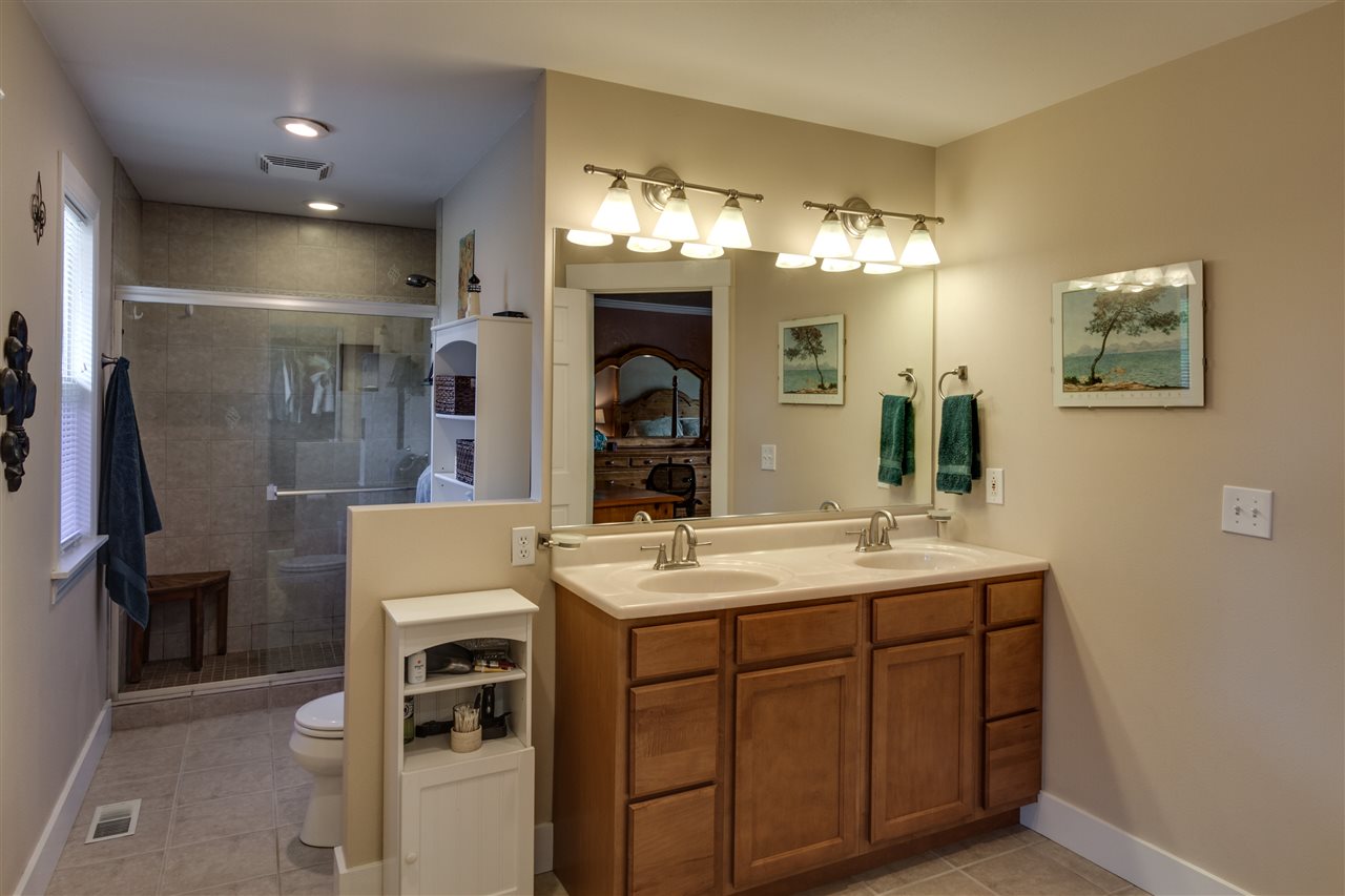 6715 South Meadows Road Spokane, WA 99223 - Photo 7 of 19