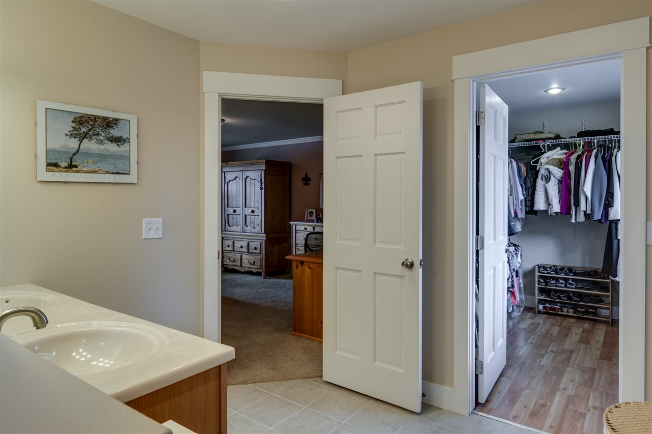 6715 South Meadows Road Spokane, WA 99223 - Photo 8 of 19