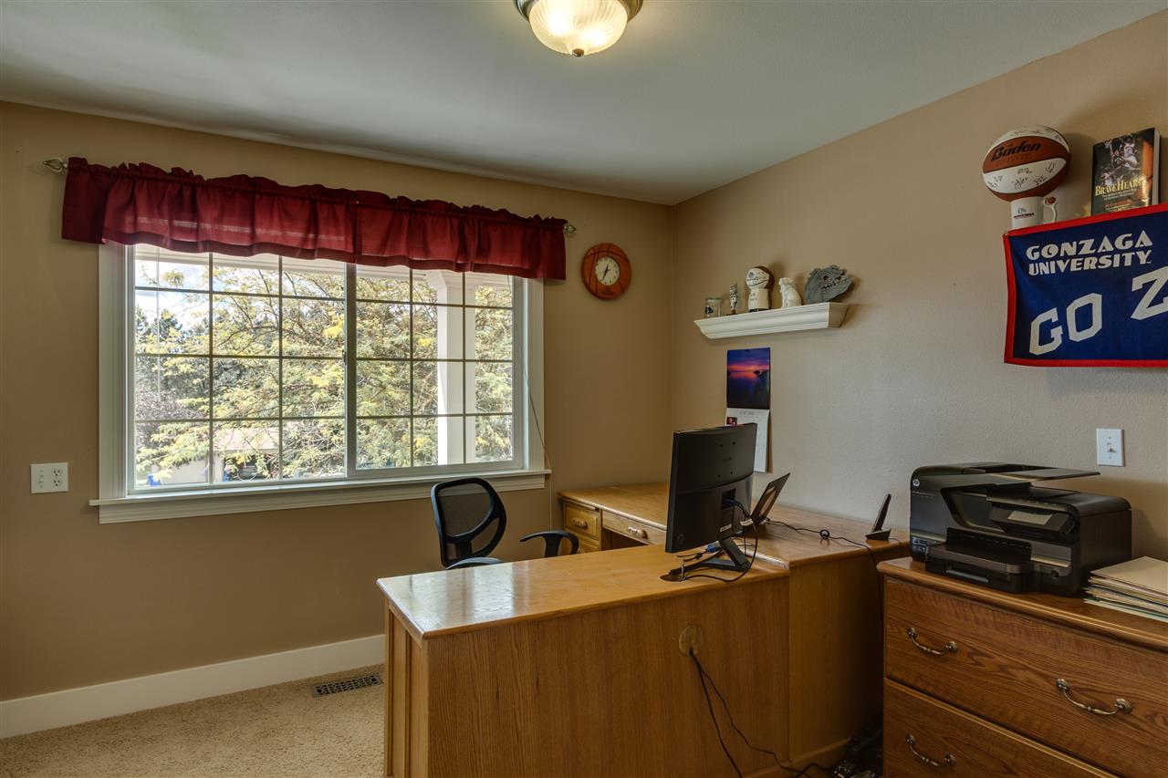 6715 South Meadows Road Spokane, WA 99223 - Photo 9 of 19