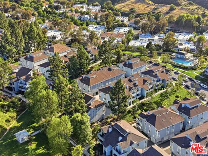 $525,000 | 26838 Claudette Street, Unit 227, Canyon Country, CA 91351