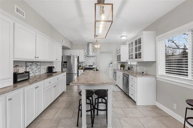 $4,400 | 409 Del Mar Boulevard, Corpus Christi, TX 78404