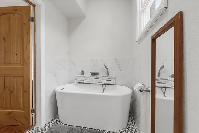 $4,400 | 409 Del Mar Boulevard, Corpus Christi, TX 78404