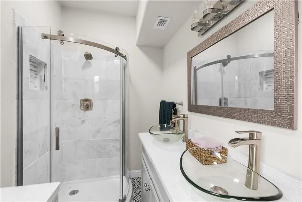 $4,400 | 409 Del Mar Boulevard, Corpus Christi, TX 78404