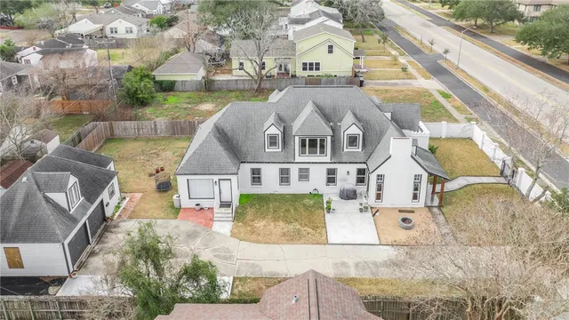 $4,400 | 409 Del Mar Boulevard, Corpus Christi, TX 78404