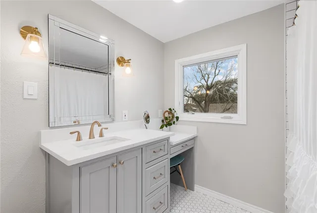 $4,400 | 409 Del Mar Boulevard, Corpus Christi, TX 78404