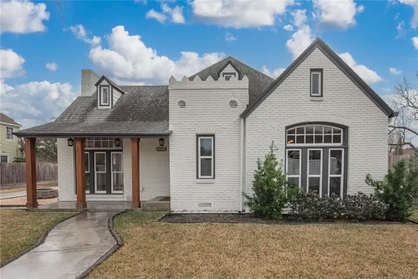 $4,400 | 409 Del Mar Boulevard, Corpus Christi, TX 78404