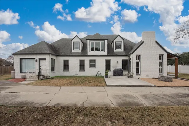 $4,400 | 409 Del Mar Boulevard, Corpus Christi, TX 78404