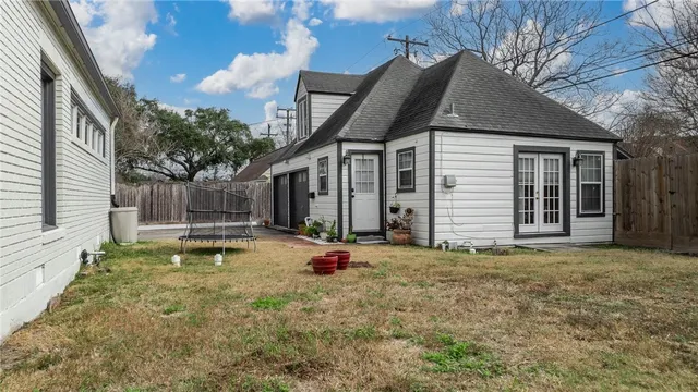 $4,400 | 409 Del Mar Boulevard, Corpus Christi, TX 78404