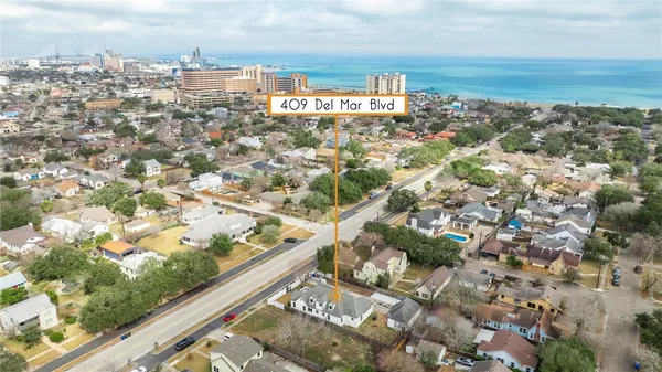 $4,400 | 409 Del Mar Boulevard, Corpus Christi, TX 78404