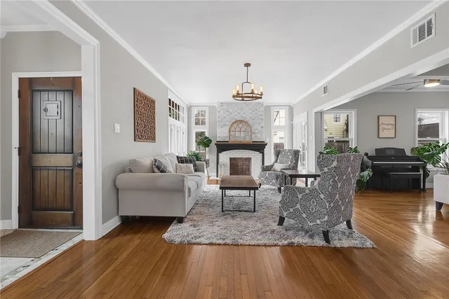 $4,400 | 409 Del Mar Boulevard, Corpus Christi, TX 78404