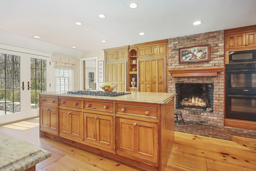 767 Hollow Tree Ridge Road Darien, CT 06820 - Photo 7 of 35 025-photo-no-caption-9140706