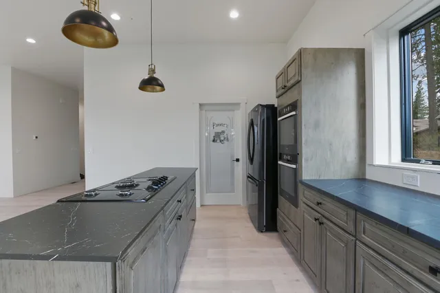 $795,000 | 1139 West Pine Bluff Road, Kettle Falls, WA 99141