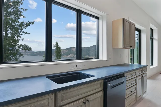 $795,000 | 1139 West Pine Bluff Road, Kettle Falls, WA 99141