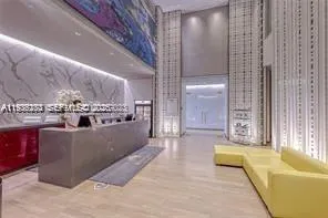 a view of a back yard